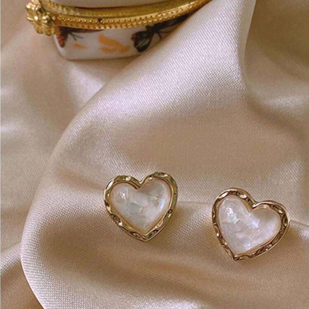 Elegant Heart-Shaped Gold Earrings